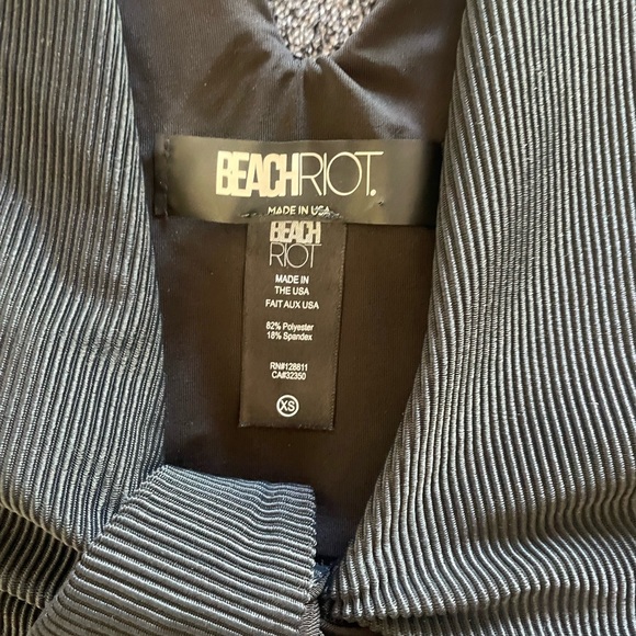 Beach Riot | Ribbed Dallas Tie-Front Top - Picture 5 of 6